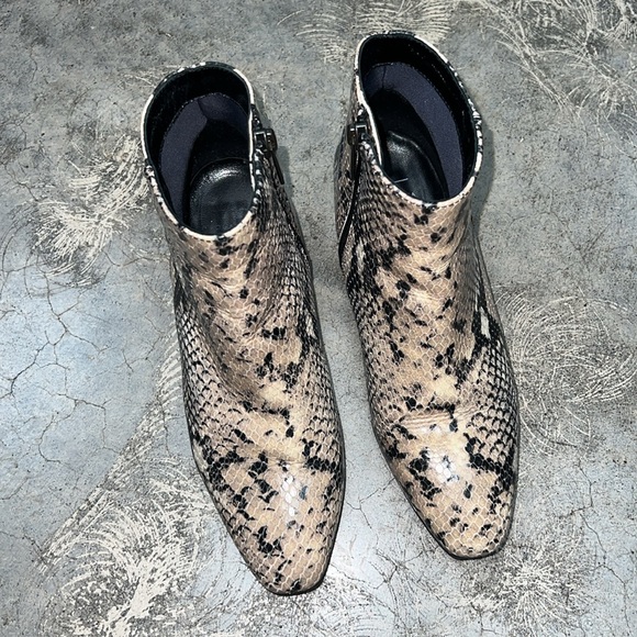 Aquatalia snake boots, beige, and black made in Italy - Picture 7 of 8